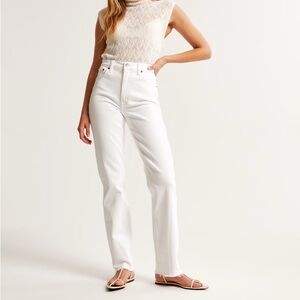 Abercrombie Curve Love Ultra High Rise 90s Straight Jean in Size 26 White